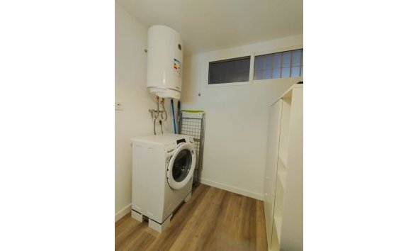  Alquiler larga estancia - Apartamento / piso -
Albir