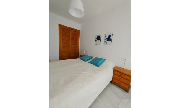  Alquiler larga estancia - Apartamento / piso -
Albir