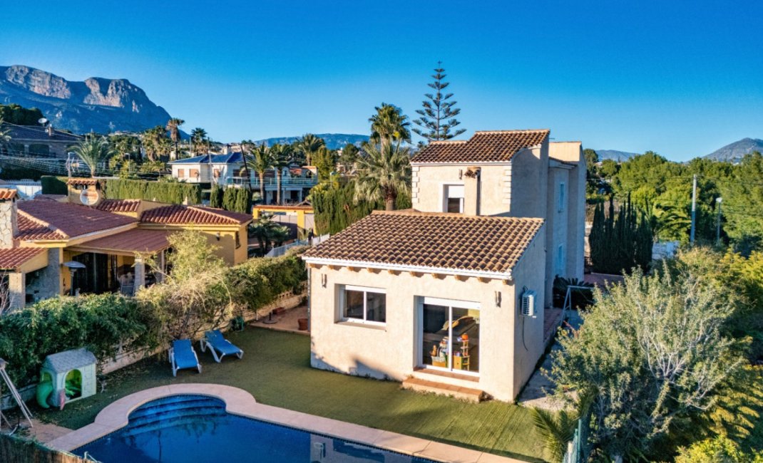 Herverkoop - Villa -
La Nucía