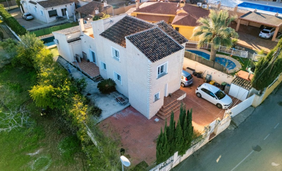 Herverkoop - Villa -
La Nucía