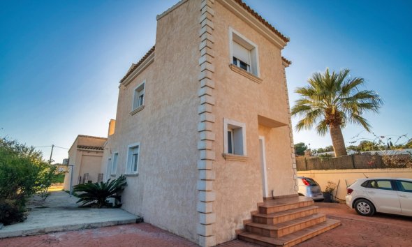 Herverkoop - Villa -
La Nucía