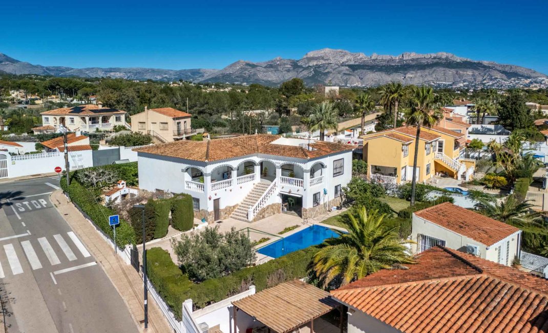 Resale - Villa -
Alfaz del Pi - Arabi