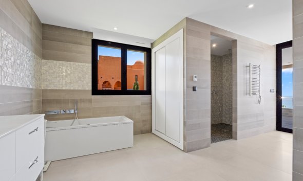 Revente - Villa -
Altea