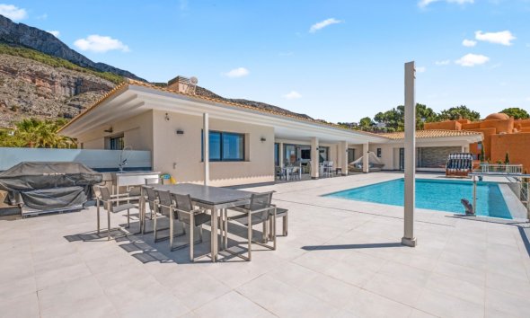 Revente - Villa -
Altea