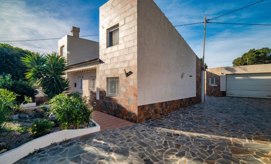 Resale - Villa -
La Nucía - Montebello - Nou Espai