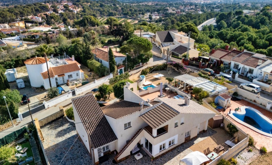 Resale - Villa -
La Nucía - Montebello - Nou Espai