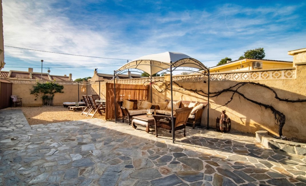 Resale - Villa -
La Nucía - Montebello - Nou Espai