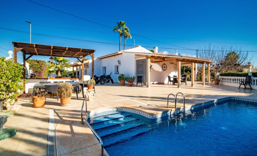 Resale - Villa -
Alfaz del Pi - El Romeral