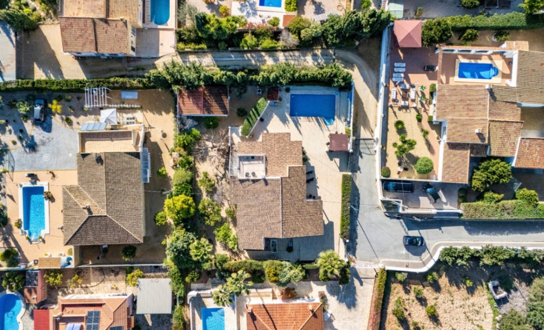 Resale - Villa -
Alfaz del Pi - El Romeral