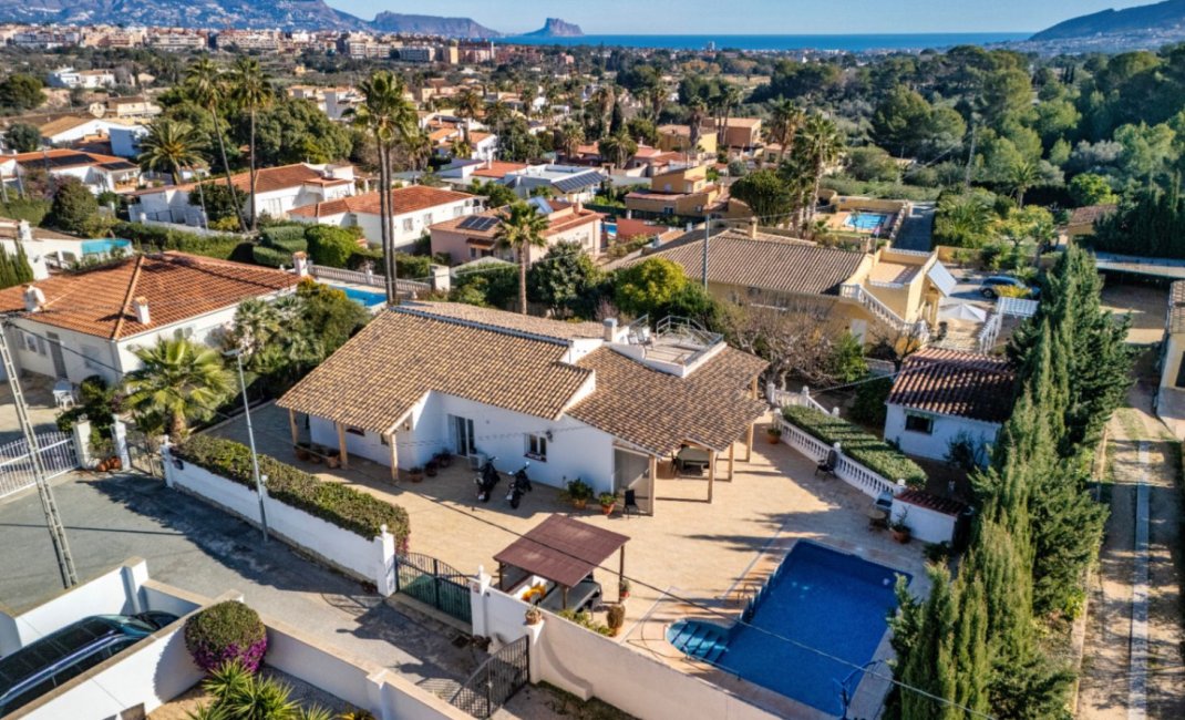 Resale - Villa -
Alfaz del Pi - El Romeral