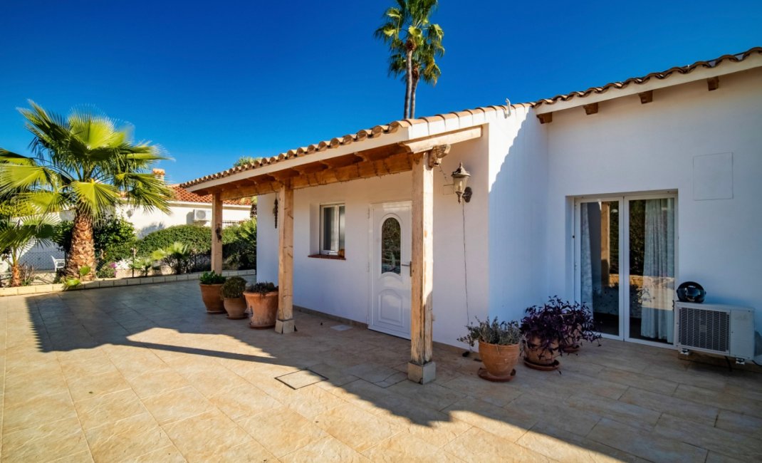 Resale - Villa -
Alfaz del Pi - El Romeral