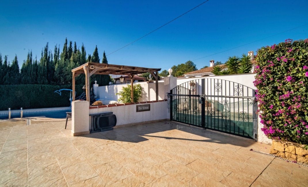 Resale - Villa -
Alfaz del Pi - El Romeral
