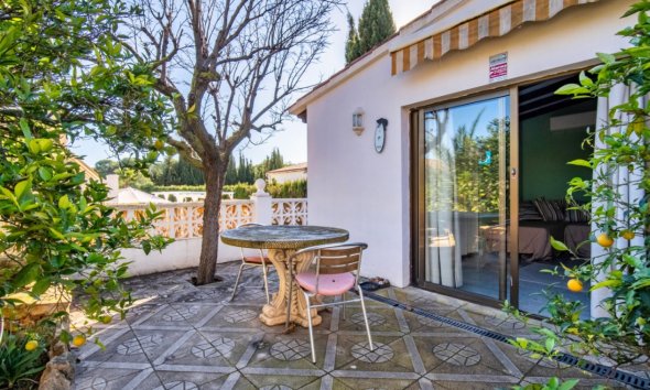 Resale - Villa -
Alfaz del Pi - El Romeral