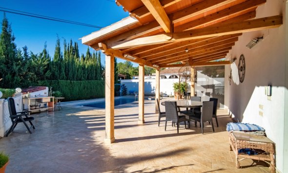 Resale - Villa -
Alfaz del Pi - El Romeral