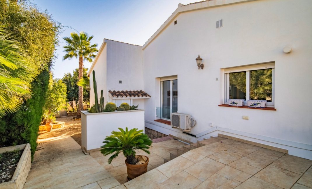 Resale - Villa -
Alfaz del Pi - El Romeral