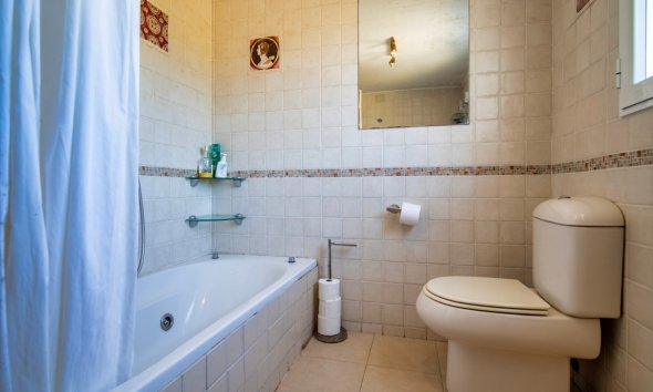 Resale - Villa -
Alfaz del Pi - El Romeral