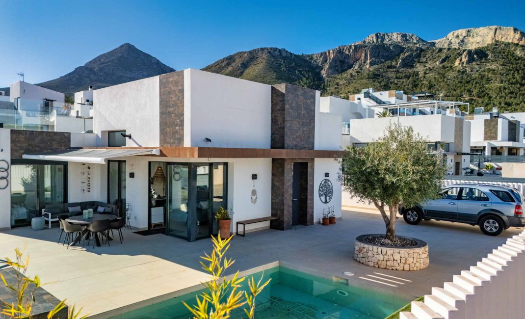 Resale - Villa -
Polop - La Alberca