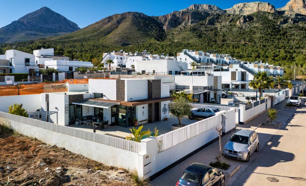 Resale - Villa -
Polop - La Alberca