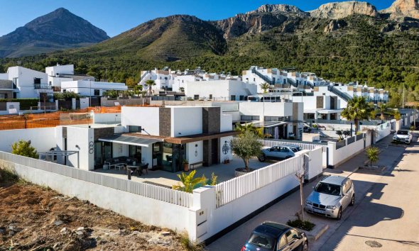 Resale - Villa -
Polop - La Alberca