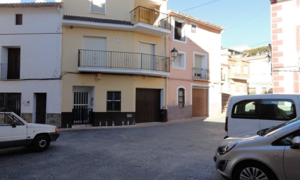 Resale - Townhouse / Semi -
Bolulla - CENTRO