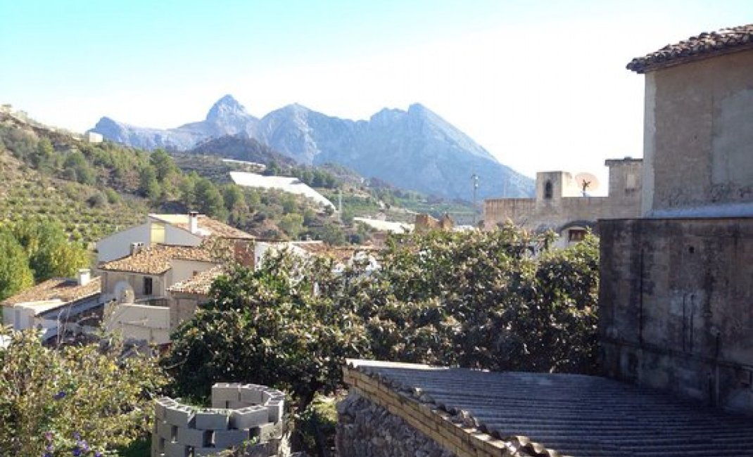 Resale - Townhouse / Semi -
Bolulla - CENTRO