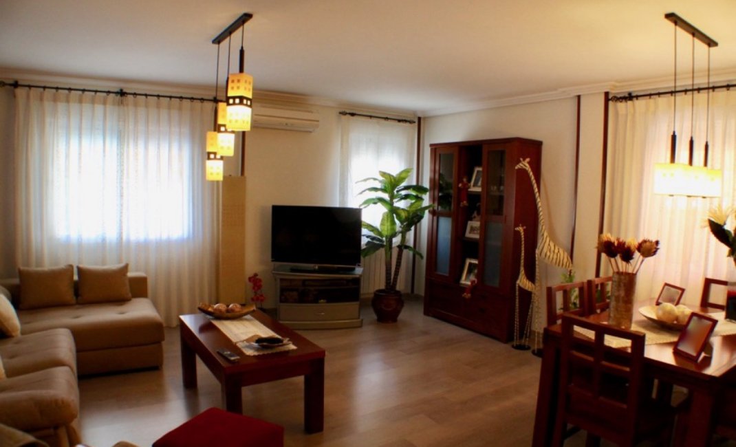 Resale - Villa -
La Nucía - Urbanisations