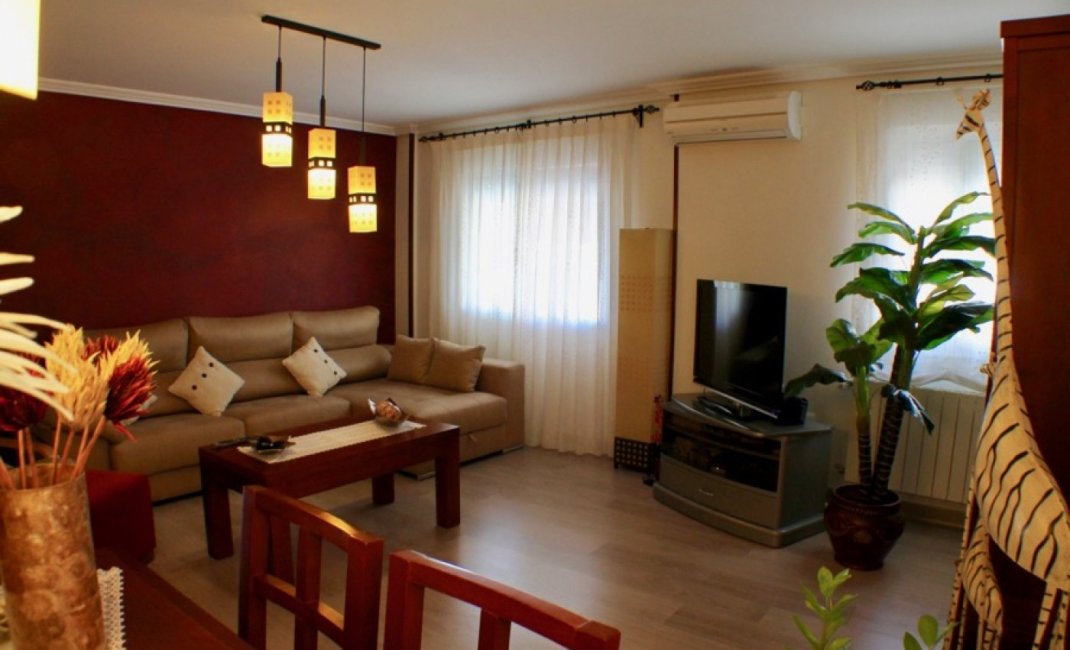 Resale - Villa -
La Nucía - Urbanisations