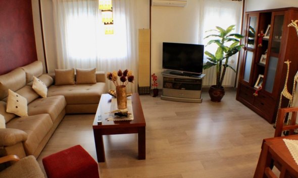 Resale - Villa -
La Nucía - Urbanisations