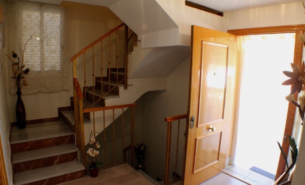 Resale - Villa -
La Nucía - Urbanisations