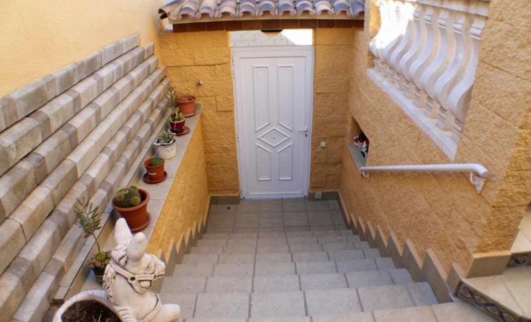 Resale - Villa -
La Nucía - Urbanisations