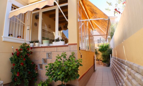 Resale - Villa -
La Nucía - Urbanisations