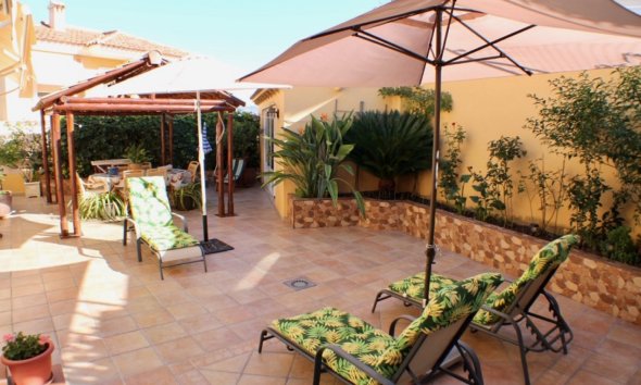 Resale - Villa -
La Nucía - Urbanisations