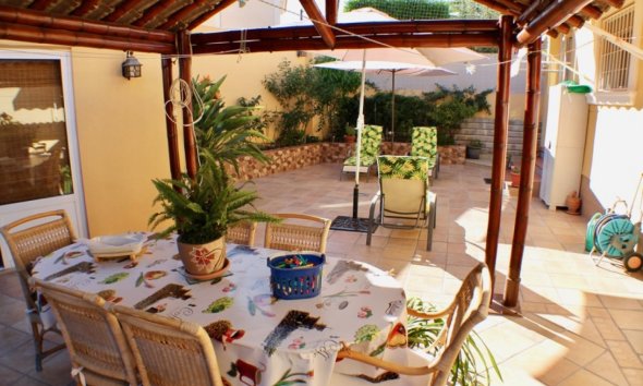 Resale - Villa -
La Nucía - Urbanisations