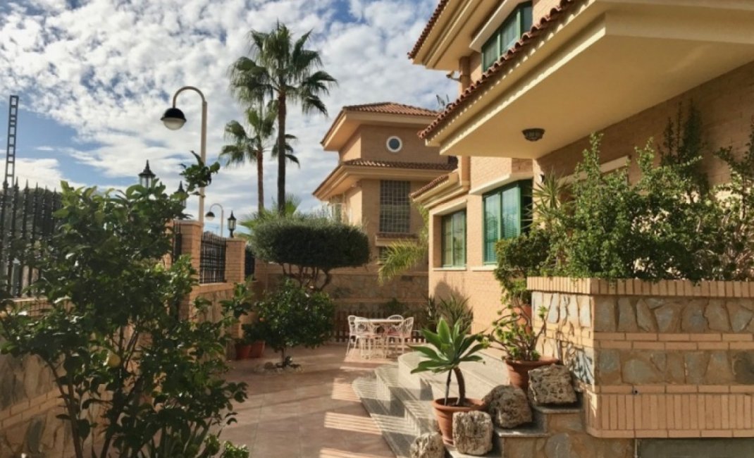 Resale - Villa -
Benidorm - Rincón de Loix