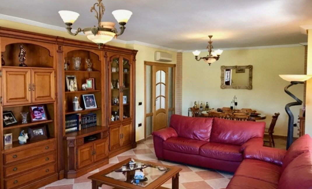 Resale - Villa -
Benidorm - Rincón de Loix