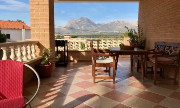 Resale - Villa -
Benidorm - Rincón de Loix