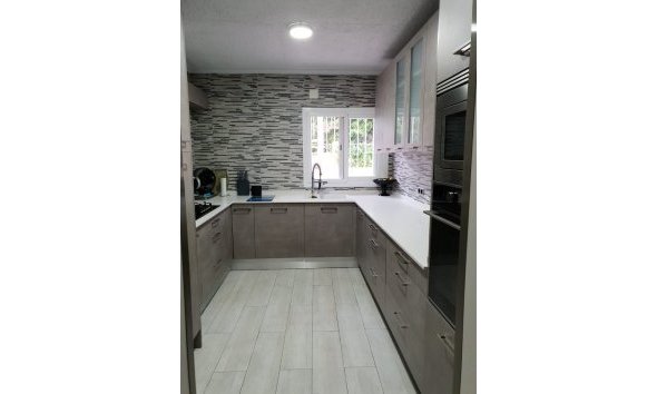 Resale - Villa -
Alfaz del Pi - Alfas del Pí