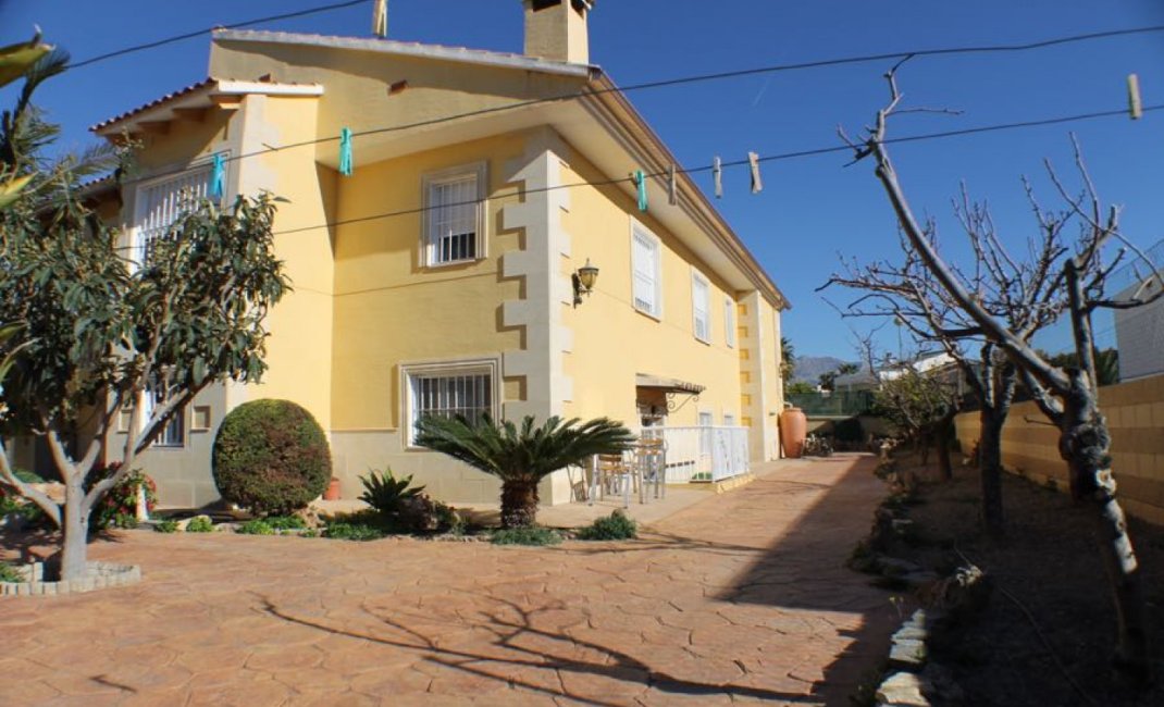 Resale - Villa -
Alfaz del Pi - Alfas del Pí