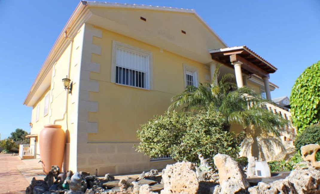 Resale - Villa -
Alfaz del Pi - Alfas del Pí