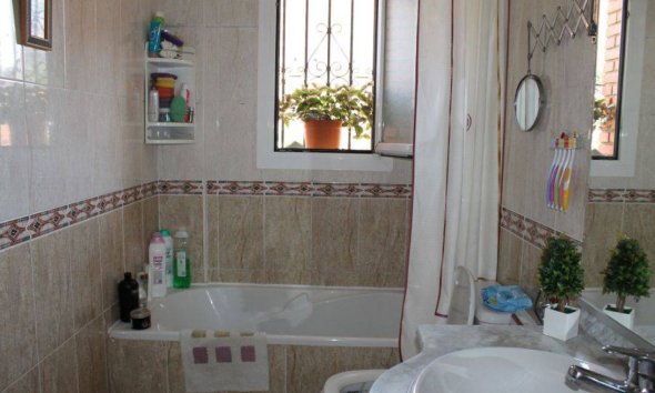 Resale - Villa -
Benidorm - Poniente