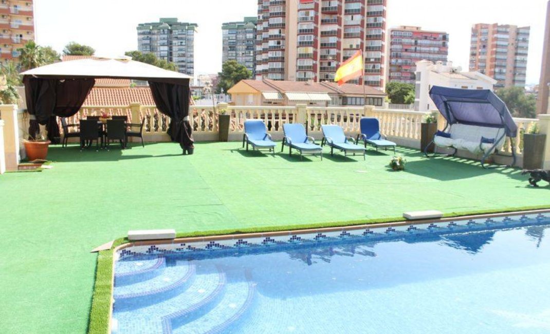 Resale - Villa -
Benidorm - Poniente