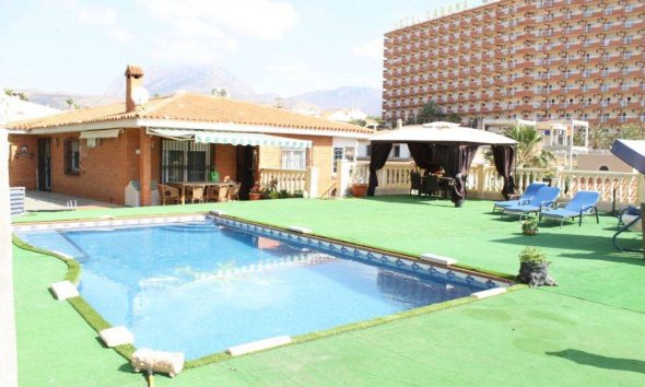 Resale - Villa -
Benidorm - Poniente