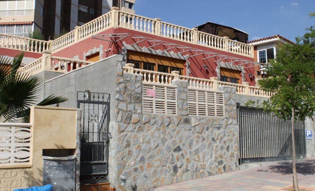 Resale - Villa -
Benidorm - Poniente