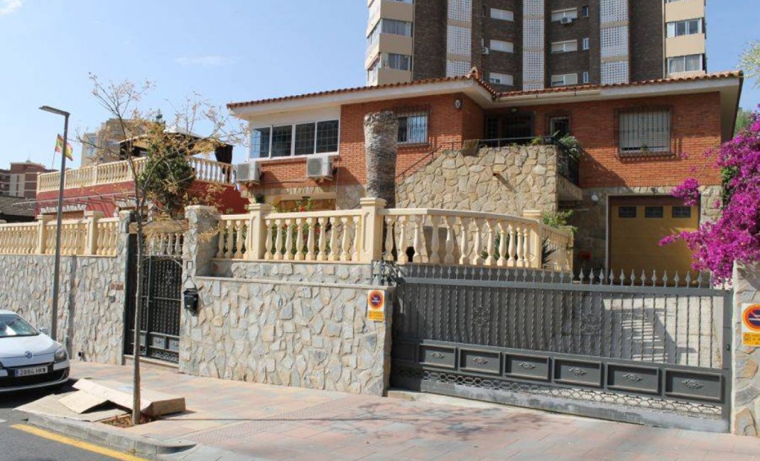 Resale - Villa -
Benidorm - Poniente