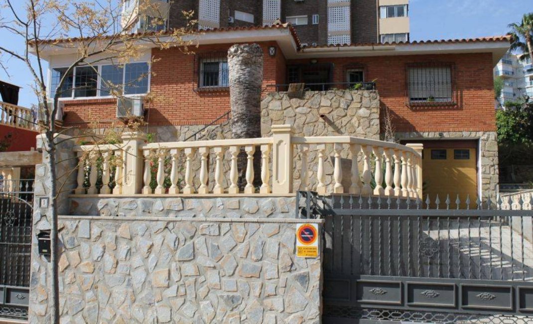 Resale - Villa -
Benidorm - Poniente