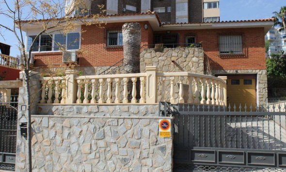 Resale - Villa -
Benidorm - Poniente