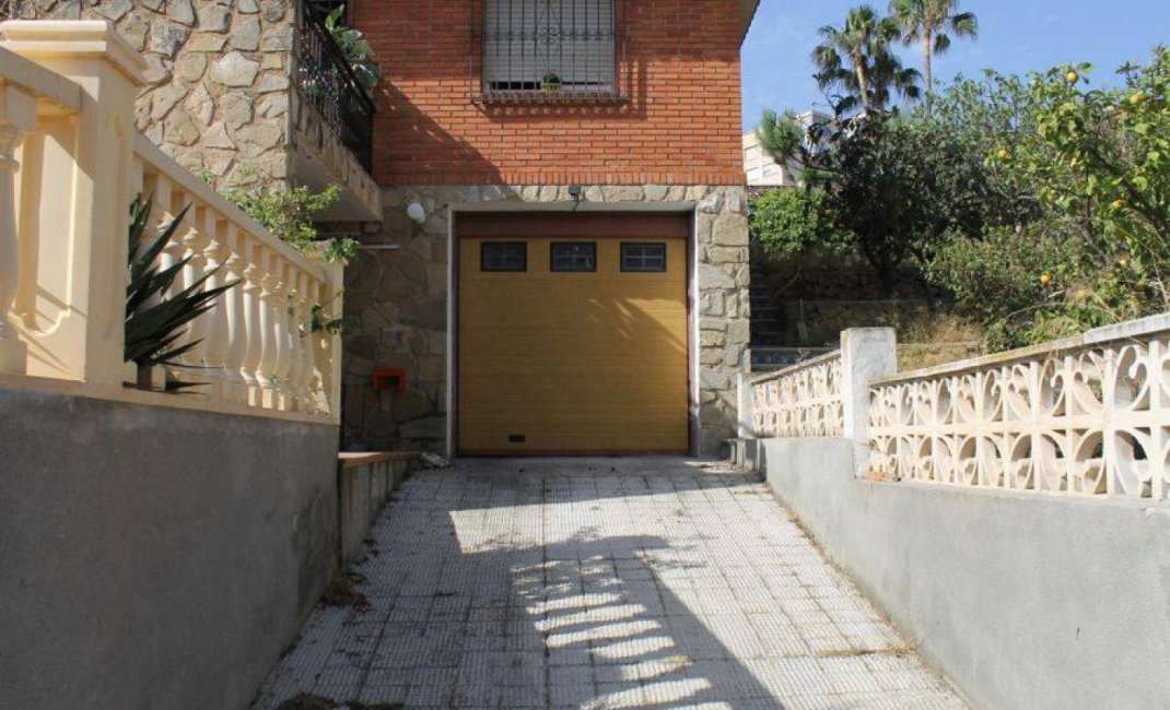 Resale - Villa -
Benidorm - Poniente