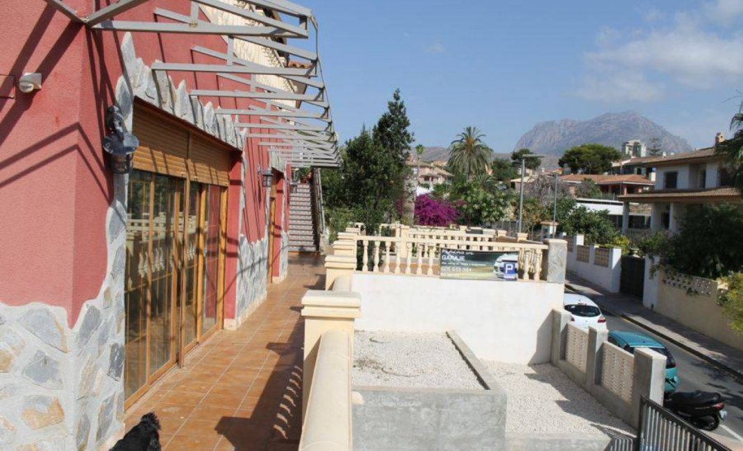 Resale - Villa -
Benidorm - Poniente