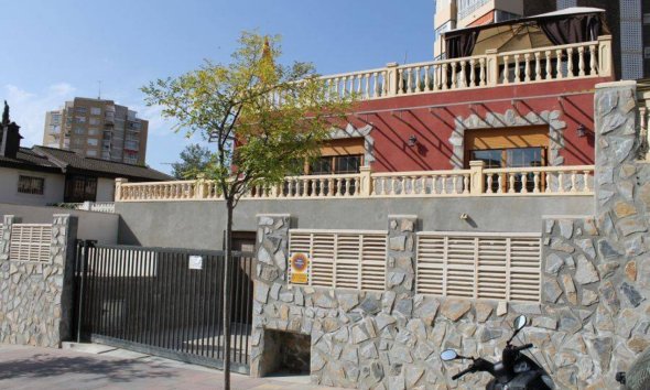 Resale - Villa -
Benidorm - Poniente