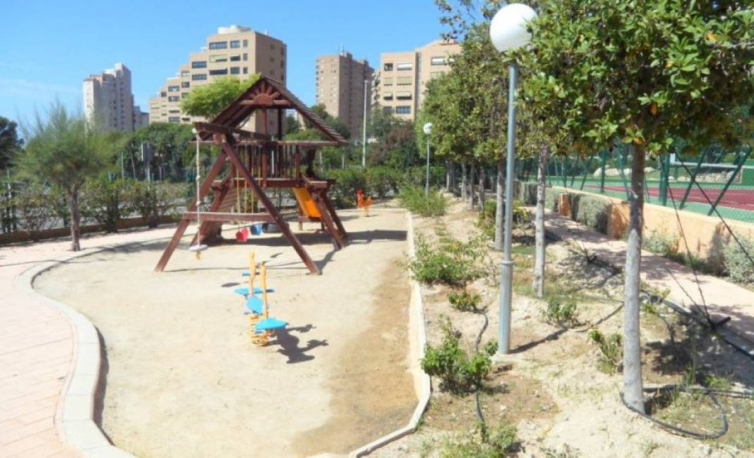 Resale - Apartment / flat -
Benidorm - Poniente